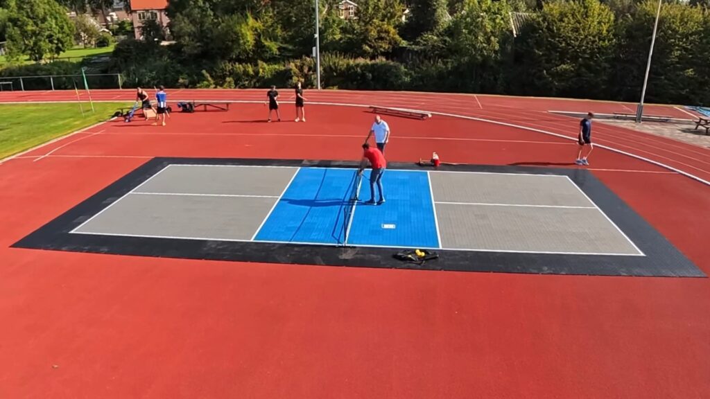 Mobiele pickleballbaan bij Atletiek- en Trimvereniging Avantri in Schoonhoven